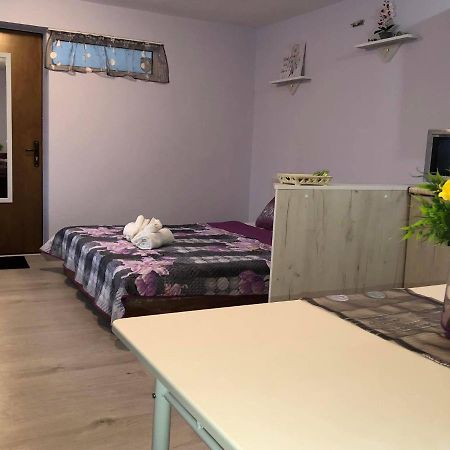 Comfy Studio Apartment By The Flower Market Varna Extérieur photo