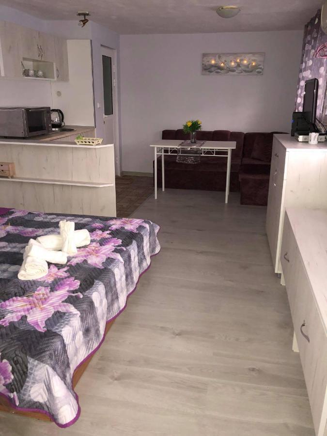 Comfy Studio Apartment By The Flower Market Varna Extérieur photo