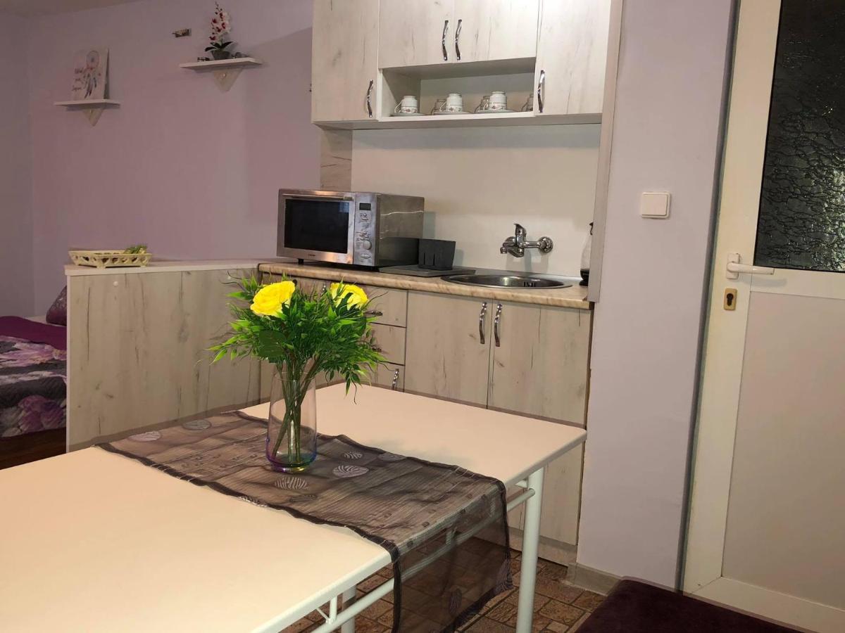Comfy Studio Apartment By The Flower Market Varna Extérieur photo